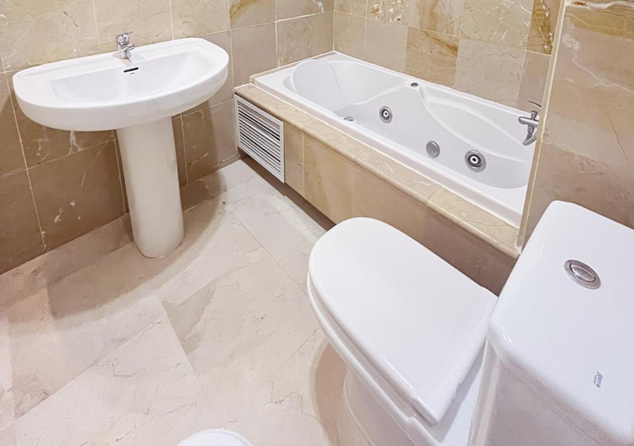Apartamento Primera Linea Estepona By Isa Hoteles Bagian luar foto