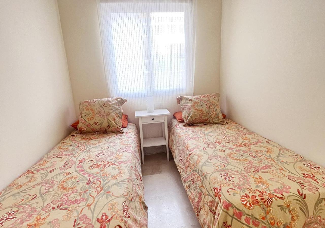 Apartamento Primera Linea Estepona By Isa Hoteles Bagian luar foto